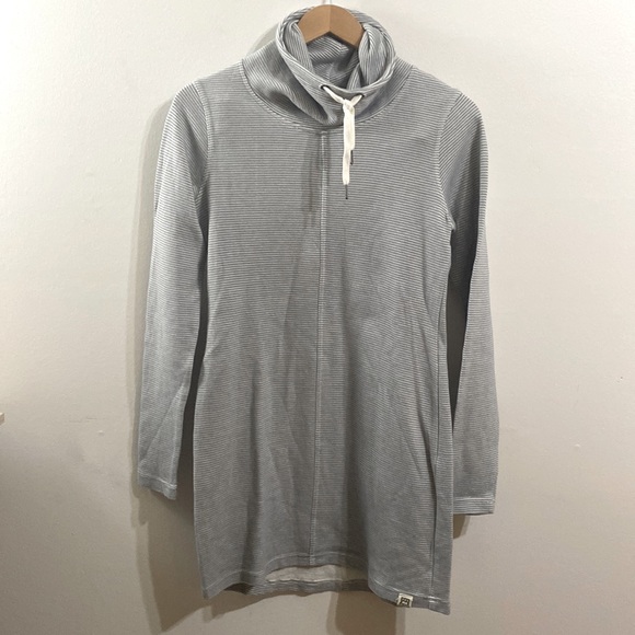 Avalanche women’s long turtleneck sweater. Small size. W16.5 L32, 100% cotton. - Picture 1 of 8